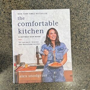 The Comfortable Kitchen by - Alex Snodgrass - Hardcover